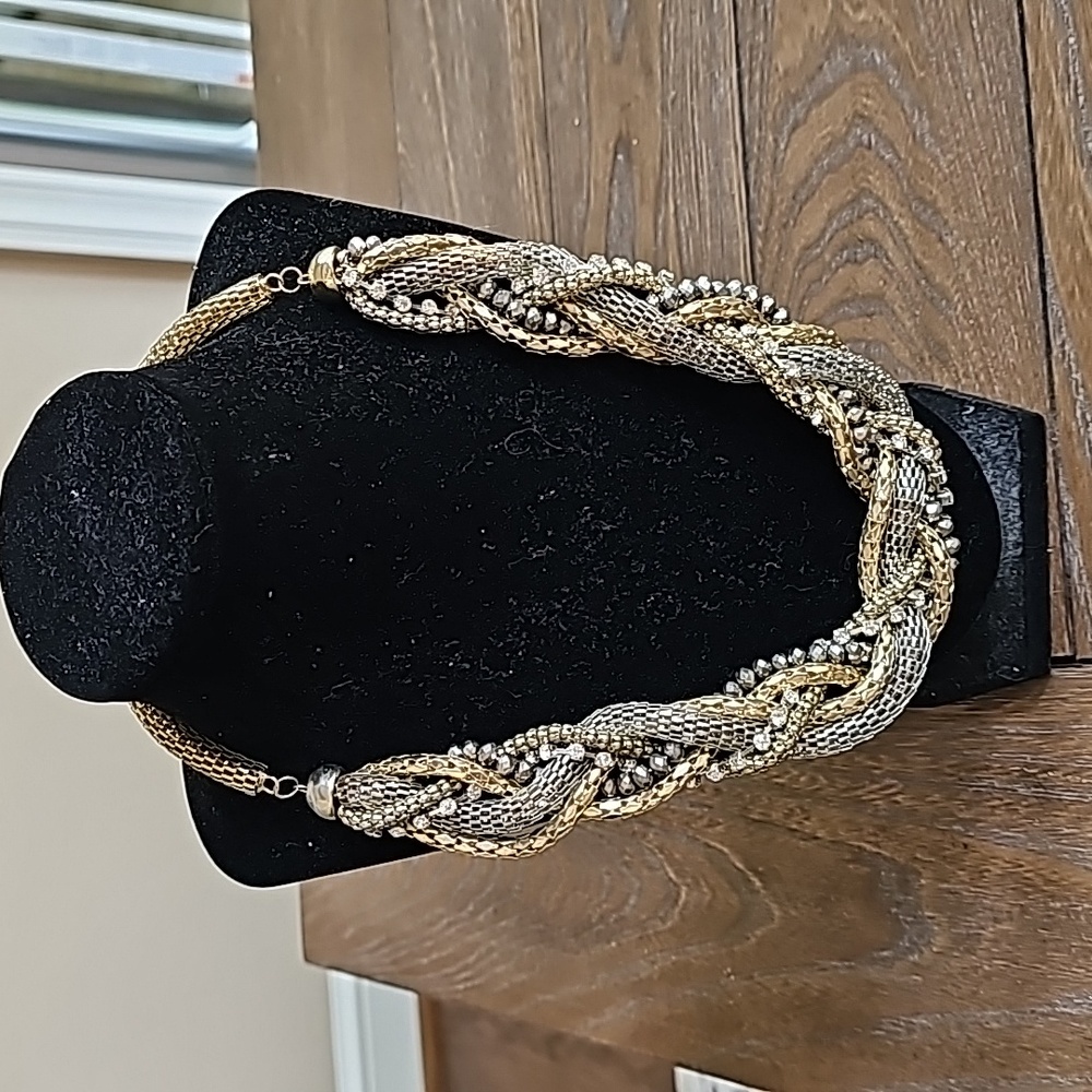 Statement necklace